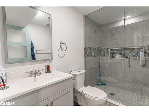 104 Stanley Street, Barrie, ON - Indoor Photo Showing Bathroom