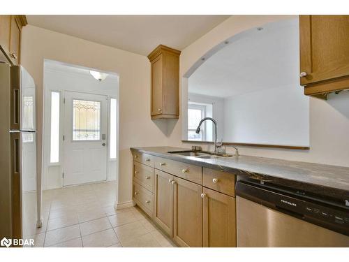 51 Gosney Crescent, Barrie, ON - Indoor Photo Showing Kitchen