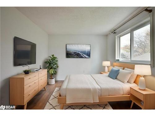 51 Gosney Crescent, Barrie, ON - Indoor Photo Showing Bedroom