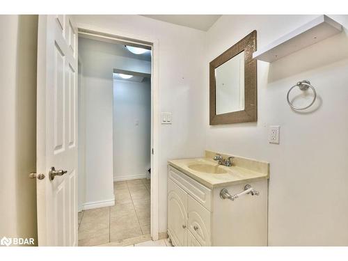 51 Gosney Crescent, Barrie, ON - Indoor Photo Showing Bathroom