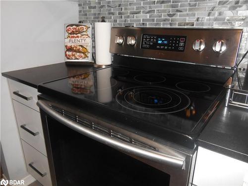 E4-167 Edgehill Drive, Barrie, ON - Indoor Photo Showing Kitchen