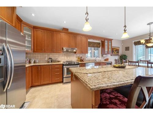 7 Sherwood Crescent, Tiny, ON - Indoor Photo Showing Kitchen With Upgraded Kitchen