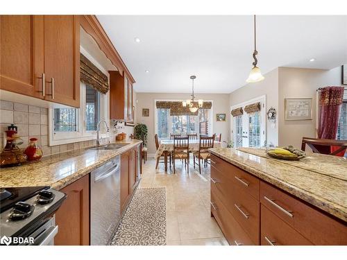 7 Sherwood Crescent, Tiny, ON - Indoor Photo Showing Kitchen