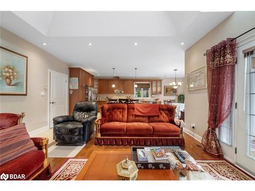 7 Sherwood Crescent, Tiny, ON - Indoor Photo Showing Living Room