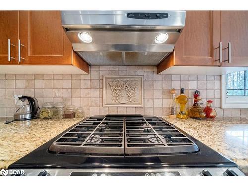 7 Sherwood Crescent, Tiny, ON - Indoor Photo Showing Kitchen With Upgraded Kitchen