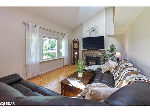 326 Crawford Street, Orillia, ON - Indoor Photo Showing Living Room With Fireplace