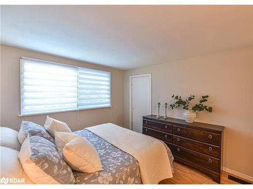 326 Crawford Street, Orillia, ON - Indoor Photo Showing Bedroom