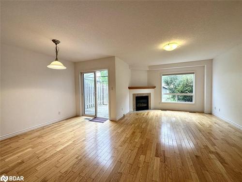 509 Mariner Drive, Waterloo, ON - Indoor Photo Showing Living Room With Fireplace