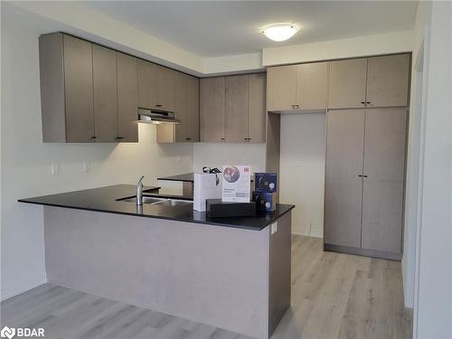 21 Bluebird Lane, Barrie, ON - Indoor Photo Showing Kitchen