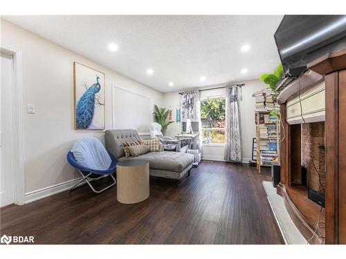 52 Settler Court, Brampton, ON - Indoor Photo Showing Living Room