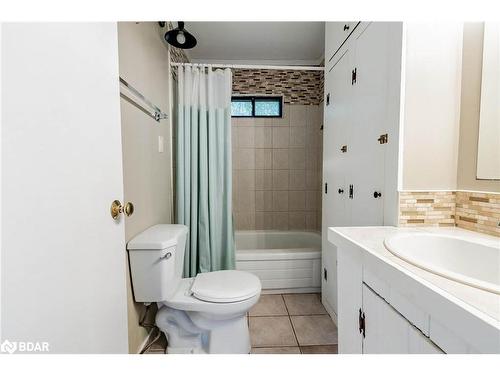 63 Bradley Street, St. Catharines, ON - Indoor Photo Showing Bathroom