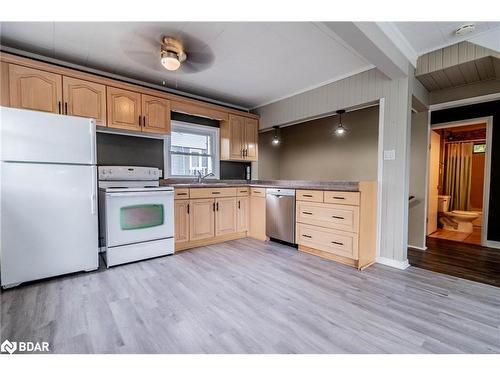 63 Bradley Street, St. Catharines, ON - Indoor Photo Showing Kitchen