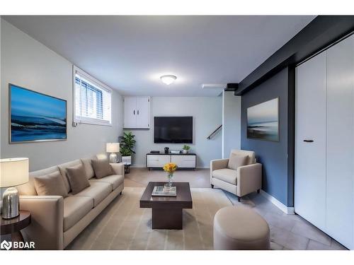 63 Bradley Street, St. Catharines, ON - Indoor Photo Showing Living Room