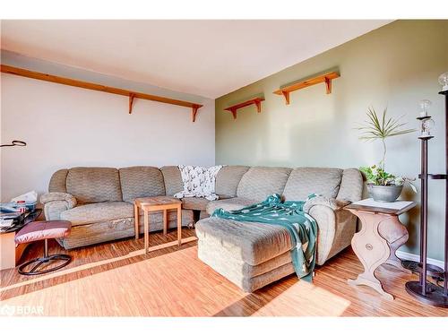 4142 Stewarts Lane, Severn, ON - Indoor Photo Showing Living Room