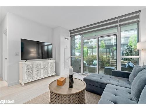 G-15-375 Sea Ray Avenue, Innisfil, ON - Indoor Photo Showing Living Room