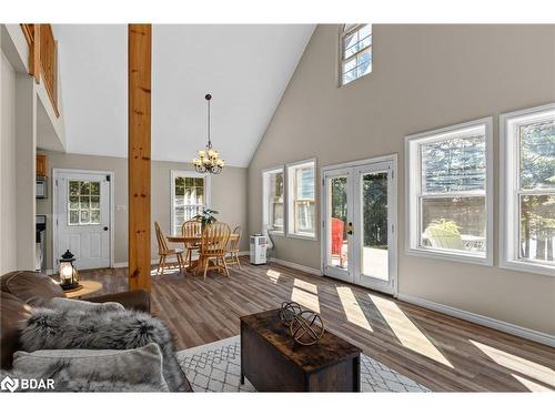 1150 Whites Road, Port Carling, ON - Indoor Photo Showing Living Room