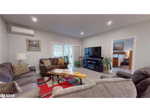 50-375 Mitchell Road S, Listowel, ON - Indoor Photo Showing Living Room