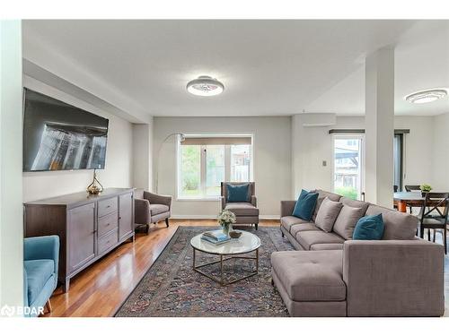 114 Maplewood Drive, Angus, ON - Indoor Photo Showing Living Room