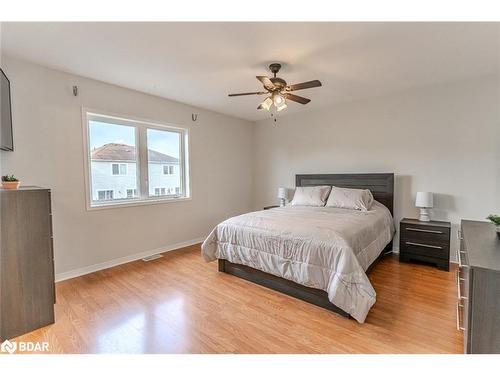 114 Maplewood Drive, Angus, ON - Indoor Photo Showing Bedroom