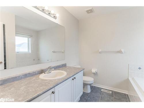 114 Maplewood Drive, Angus, ON - Indoor Photo Showing Bathroom