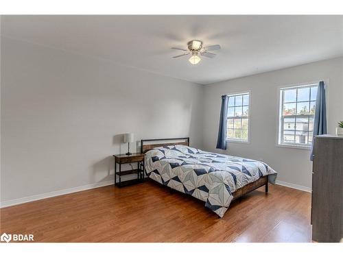 114 Maplewood Drive, Angus, ON - Indoor Photo Showing Bedroom