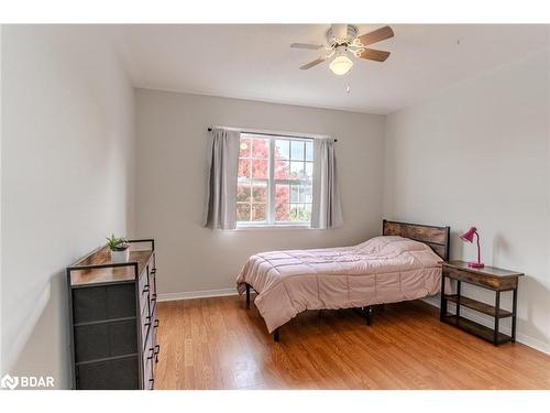 114 Maplewood Drive, Angus, ON - Indoor Photo Showing Bedroom