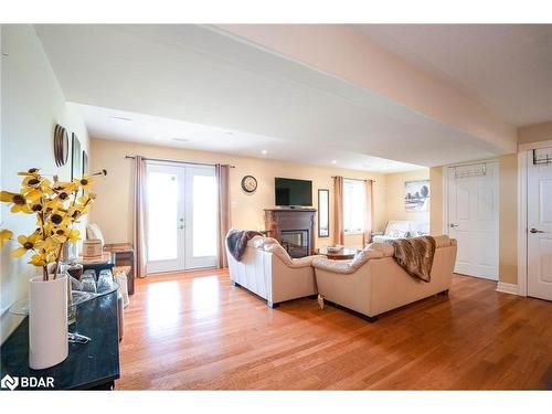 52 Drummond Drive, Penetanguishene, ON - Indoor Photo Showing Living Room