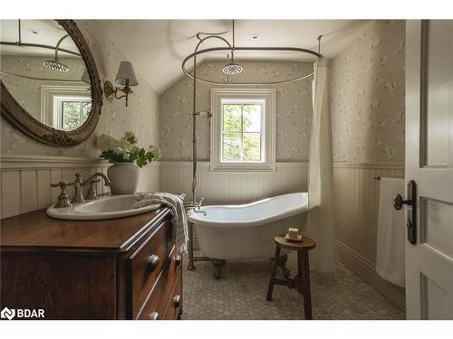 42 Burton Avenue, Barrie, ON - Indoor Photo Showing Bathroom