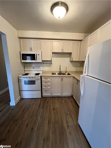 8-3 Sawmill Road, Barrie, ON - Indoor Photo Showing Kitchen With Double Sink