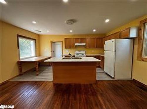 8380 Provincial Hwy 11 South, Severn, ON - Indoor Photo Showing Kitchen With Double Sink