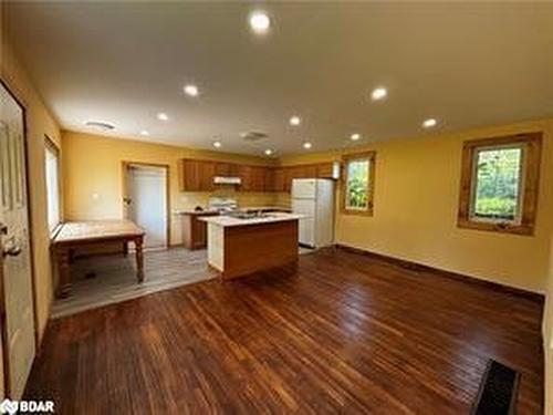 8380 Provincial Hwy 11 South, Severn, ON - Indoor Photo Showing Kitchen