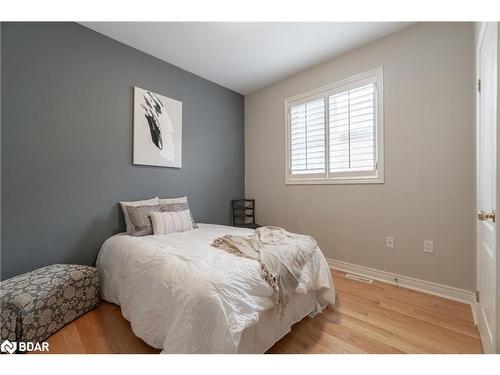 107 Cumming Drive, Barrie, ON - Indoor Photo Showing Bedroom