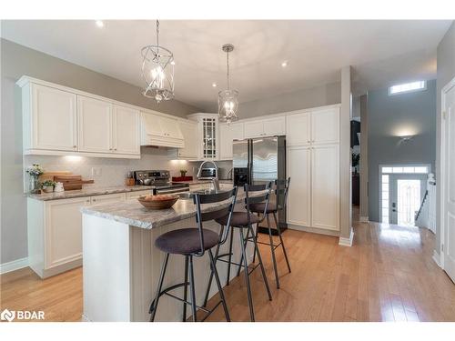 107 Cumming Drive, Barrie, ON - Indoor Photo Showing Kitchen With Upgraded Kitchen