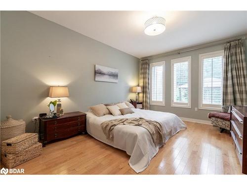 107 Cumming Drive, Barrie, ON - Indoor Photo Showing Bedroom