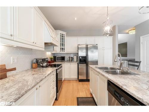 107 Cumming Drive, Barrie, ON - Indoor Photo Showing Kitchen With Double Sink