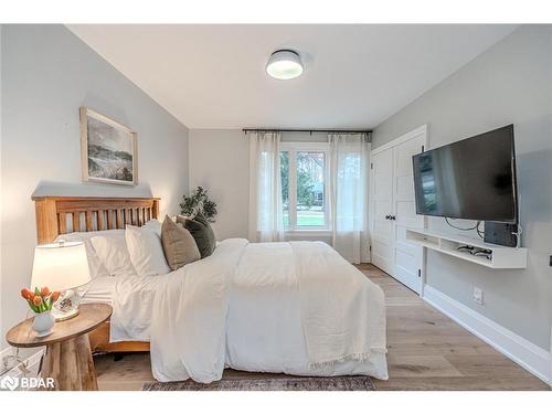 68 Dundonald Street, Barrie, ON - Indoor Photo Showing Bedroom