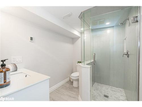 68 Dundonald Street, Barrie, ON - Indoor Photo Showing Bathroom