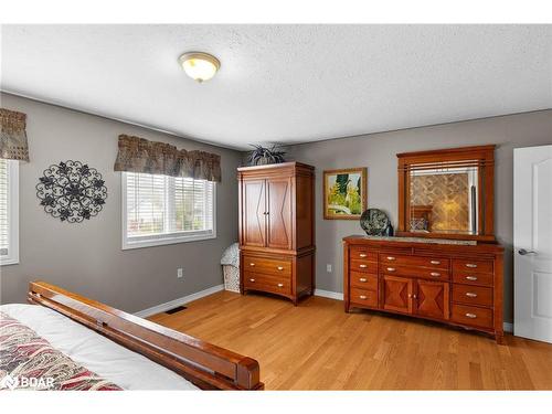 36 Stapleton Place, Barrie, ON - Indoor Photo Showing Bedroom