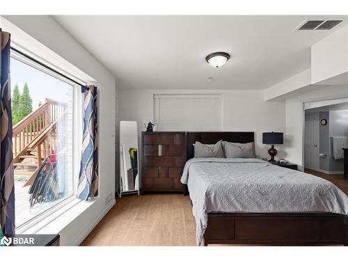 36 Stapleton Place, Barrie, ON - Indoor Photo Showing Bedroom