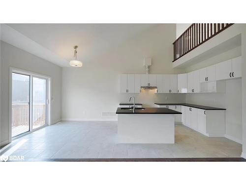 3067 Sandy Acres Avenue, Severn, ON - Indoor Photo Showing Kitchen