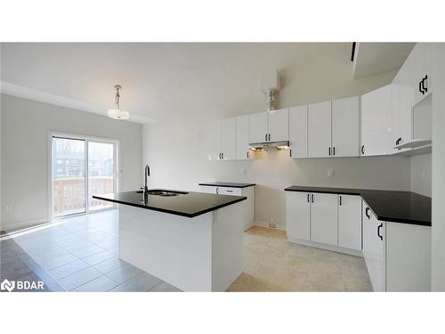 3067 Sandy Acres Avenue, Severn, ON - Indoor Photo Showing Kitchen