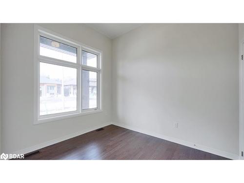 3067 Sandy Acres Avenue, Severn, ON - Indoor Photo Showing Other Room