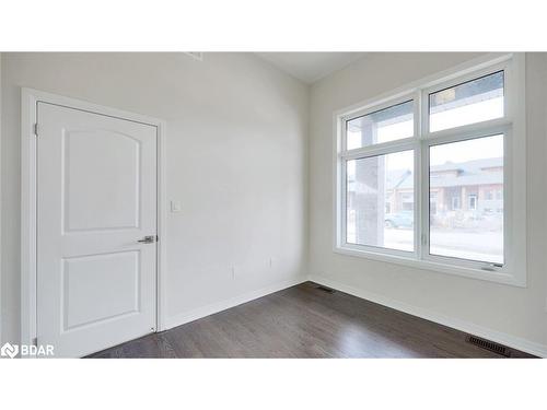 3067 Sandy Acres Avenue, Severn, ON - Indoor Photo Showing Other Room