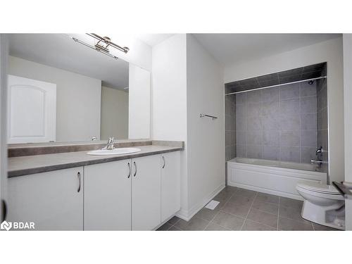 3067 Sandy Acres Avenue, Severn, ON - Indoor Photo Showing Bathroom