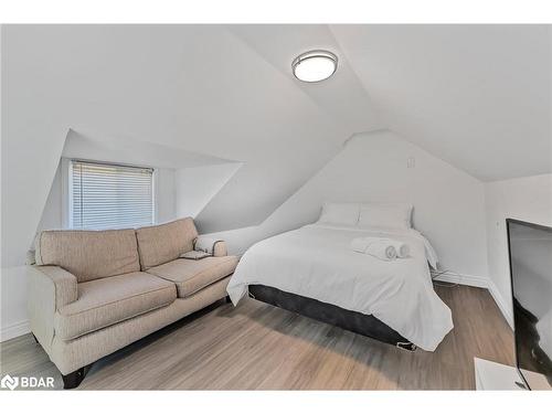 62 Shirley Avenue, Barrie, ON - Indoor Photo Showing Bedroom