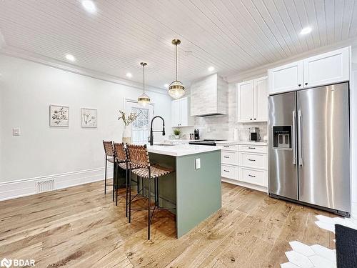 62 Shirley Avenue, Barrie, ON - Indoor Photo Showing Kitchen With Upgraded Kitchen