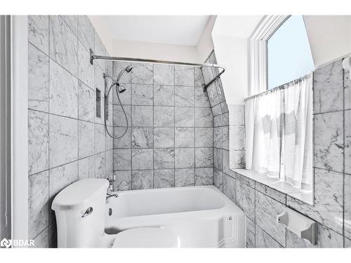 105 Toronto Street, Barrie, ON - Indoor Photo Showing Bathroom