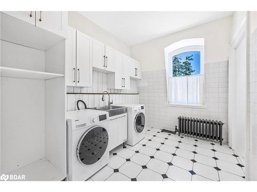 105 Toronto Street, Barrie, ON - Indoor Photo Showing Laundry Room