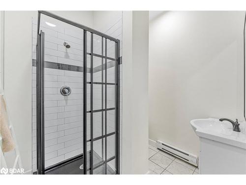 105 Toronto Street, Barrie, ON - Indoor Photo Showing Bathroom