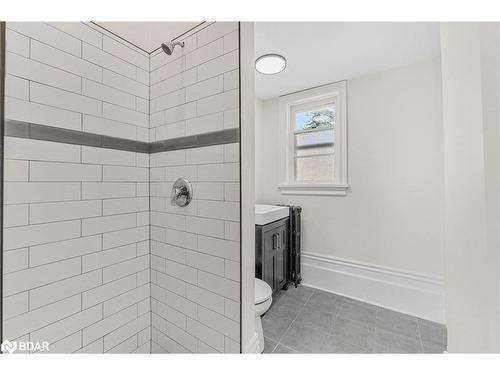 105 Toronto Street, Barrie, ON - Indoor Photo Showing Bathroom